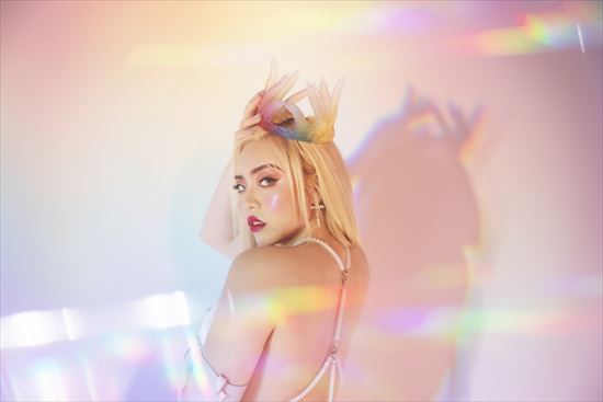 ちゃんみな、2nd フル・アルバム『Never Grow Up』の発売を記念して