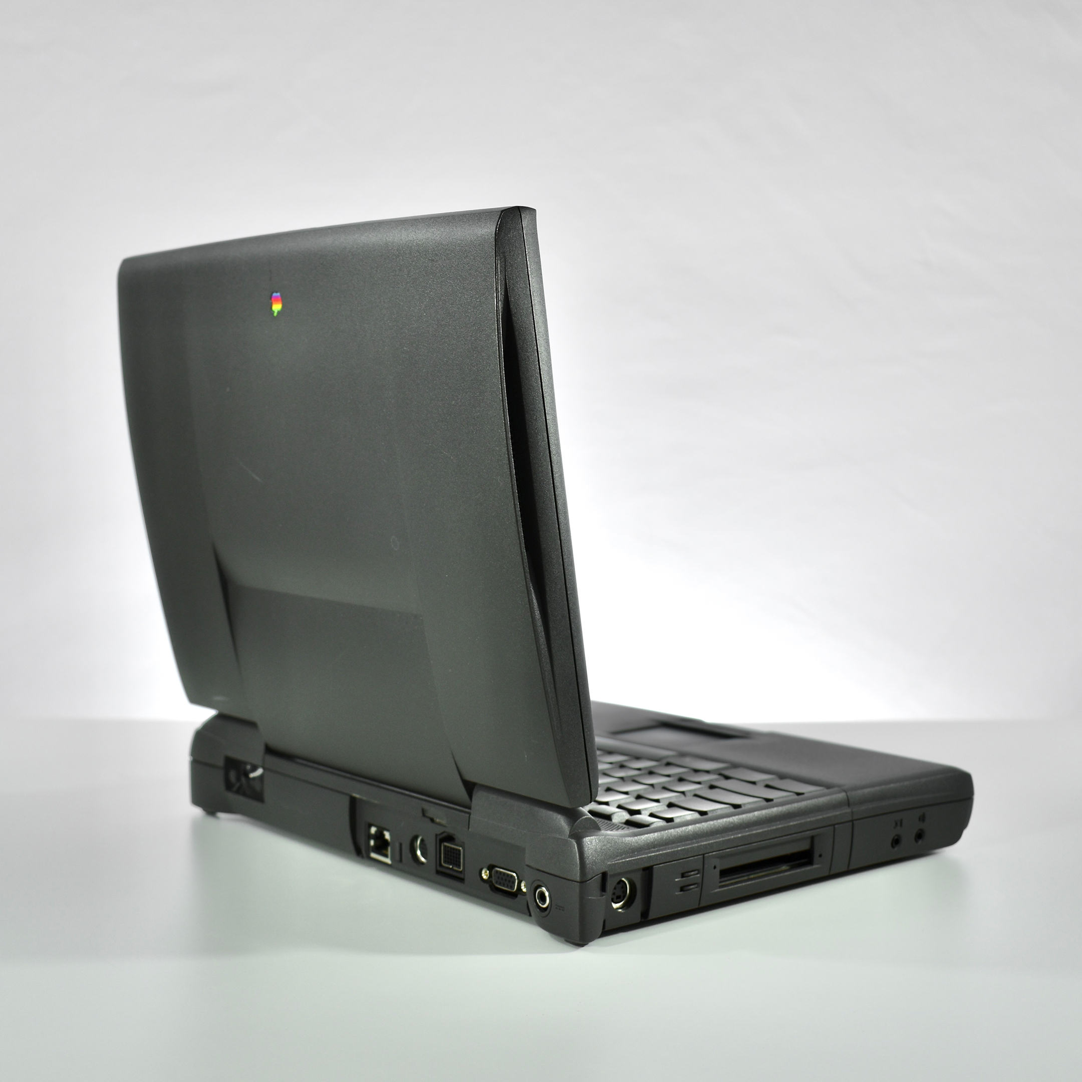 PowerBook G3 (original, 250 MHz, “Kanga,” 1997) – mattjfuller.com