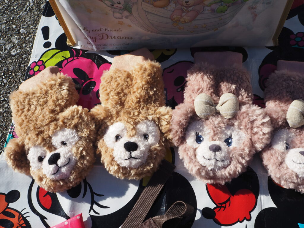 TDS】冬のお土産にも！ダッフィー＆シェリーメイ 手袋 - MINNILOG