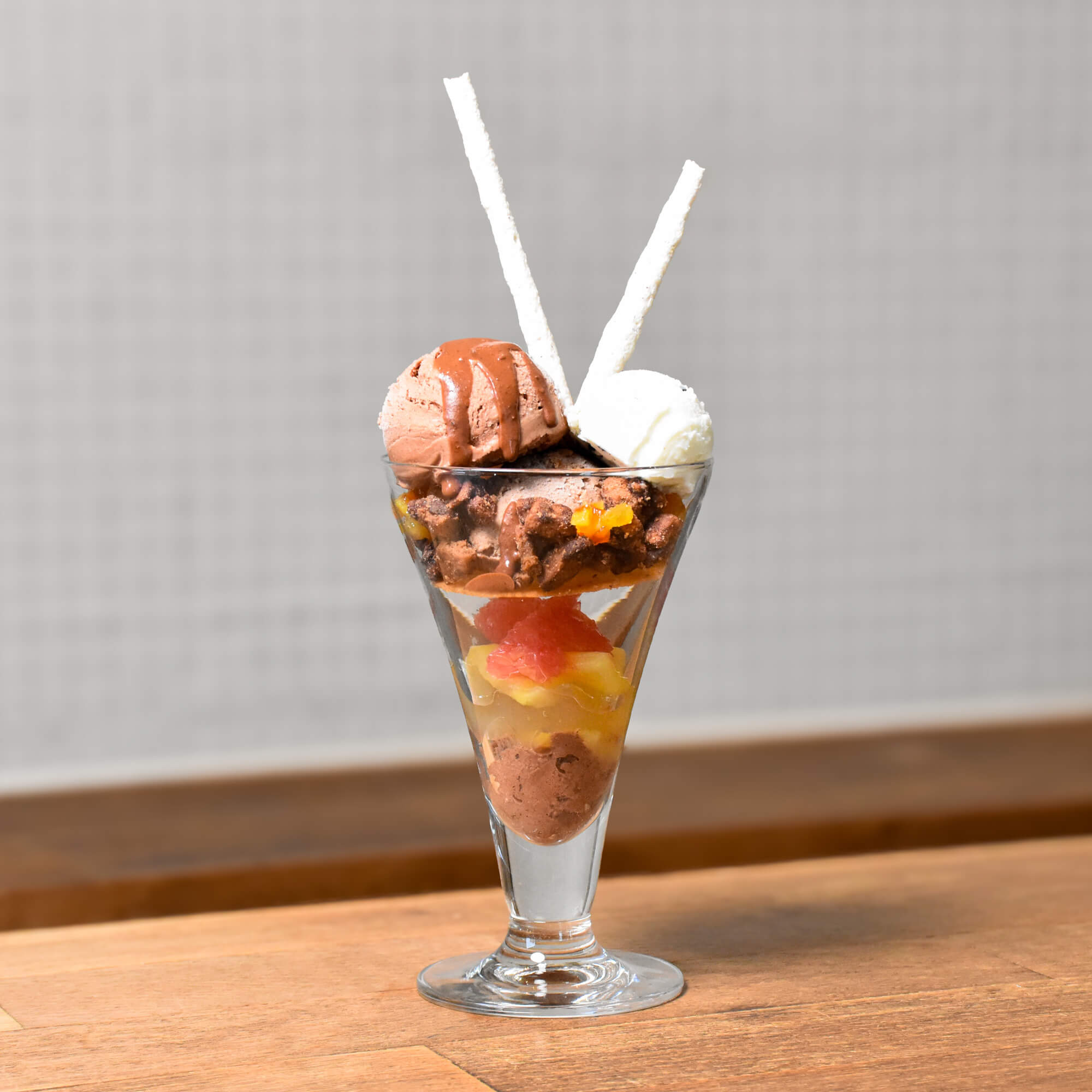 Minimal富ヶ谷本店に夏パフェ登場。トロピカルフルーツと7カ国のカカオ