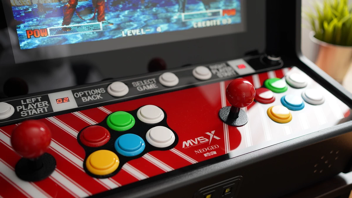 自宅がゲーセンに！ネオジオアーケード筐体「SNK NEOGEO MVSX HOME