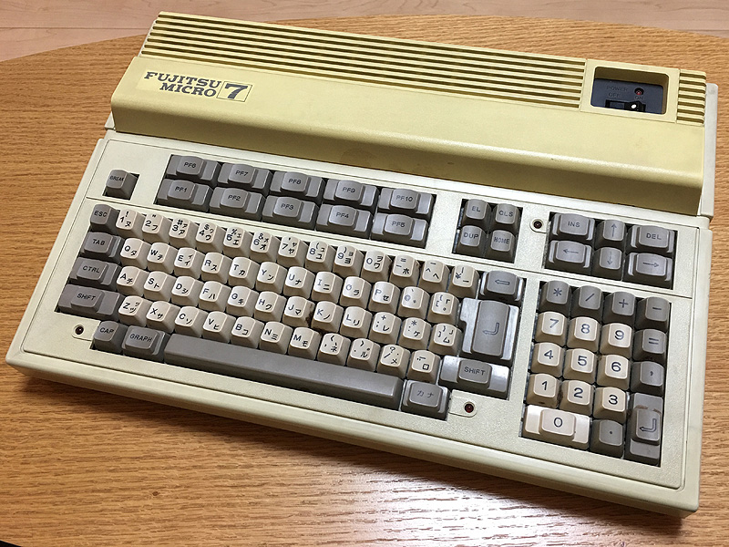 FM-8の後継機として登場し、価格も抑えヒットを飛ばした「富士通 FM-7