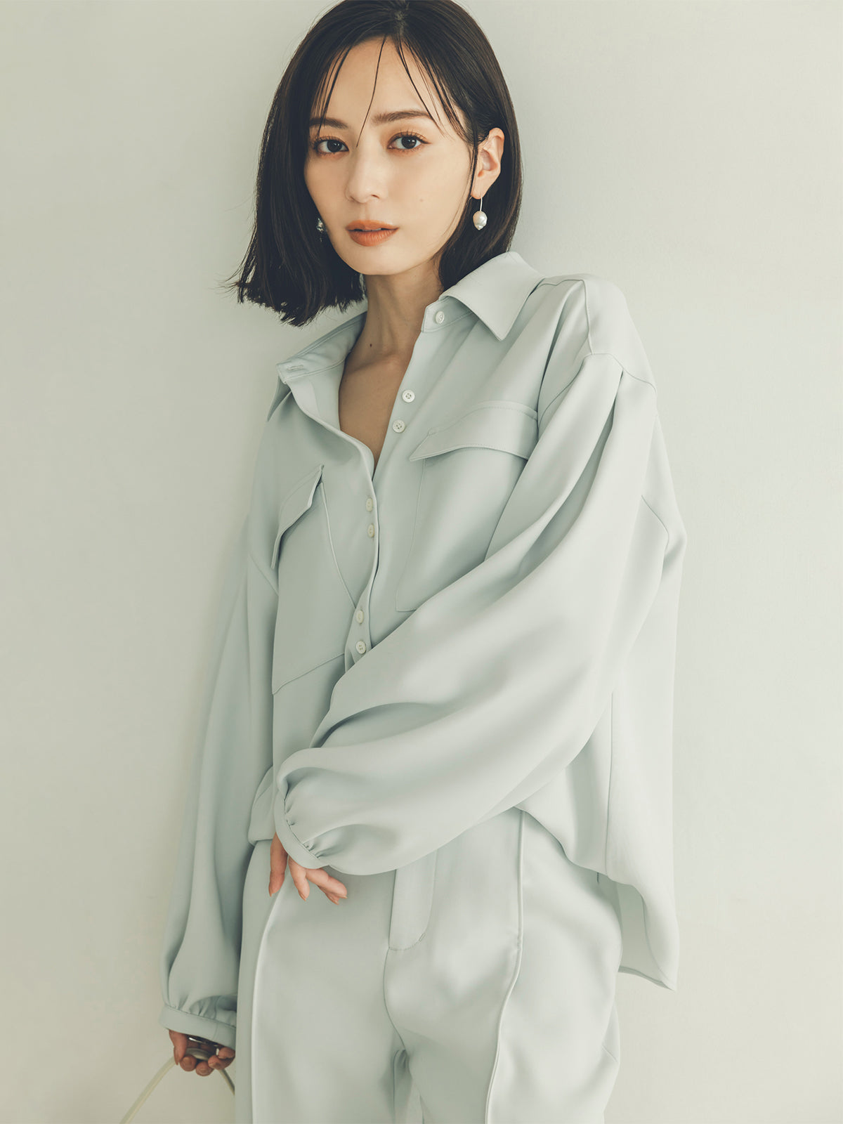 ダブルサテンボリュームスリーブブラウス