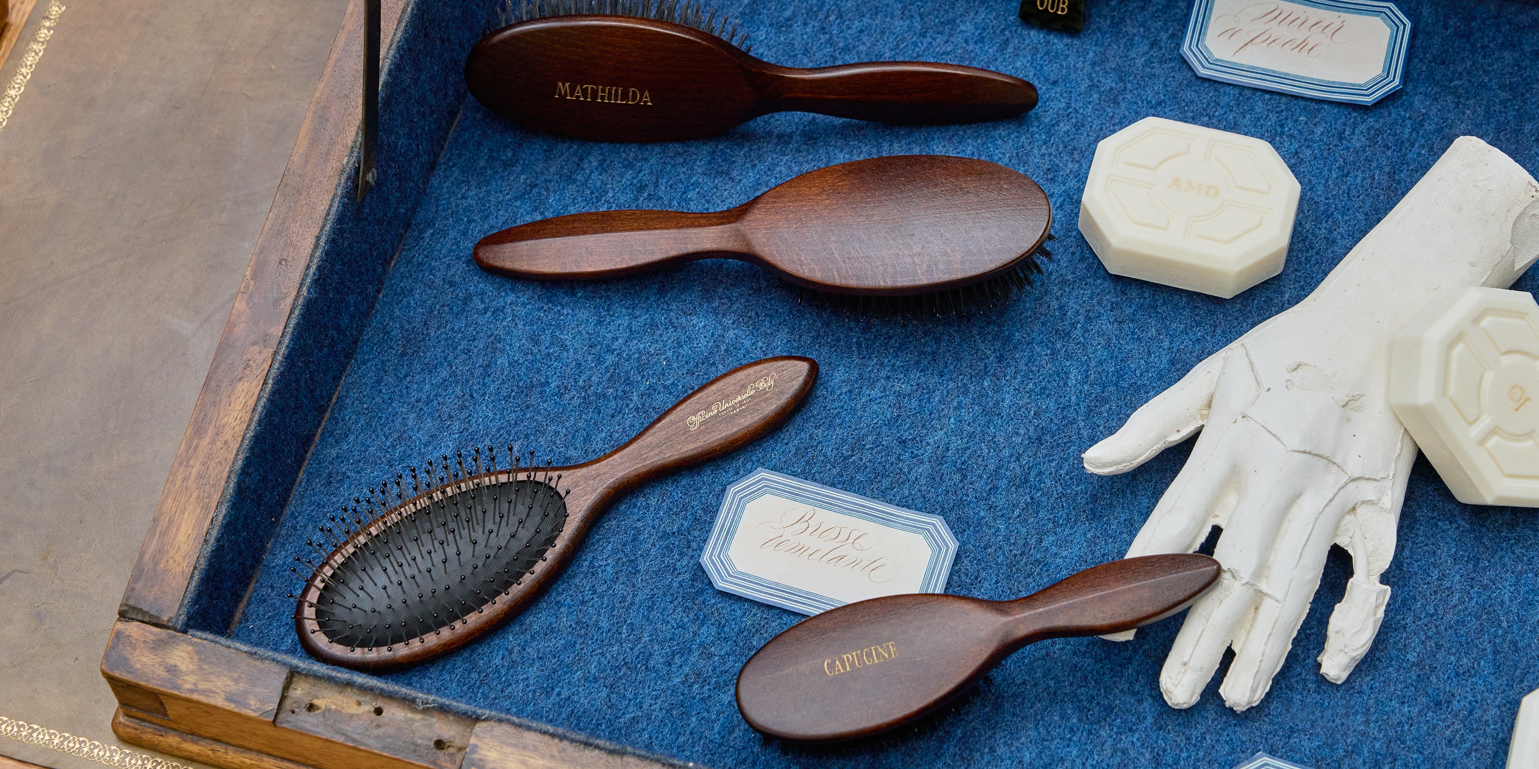 美髪を叶えるエレガントなブラシ – Officine Universelle Buly - Japan