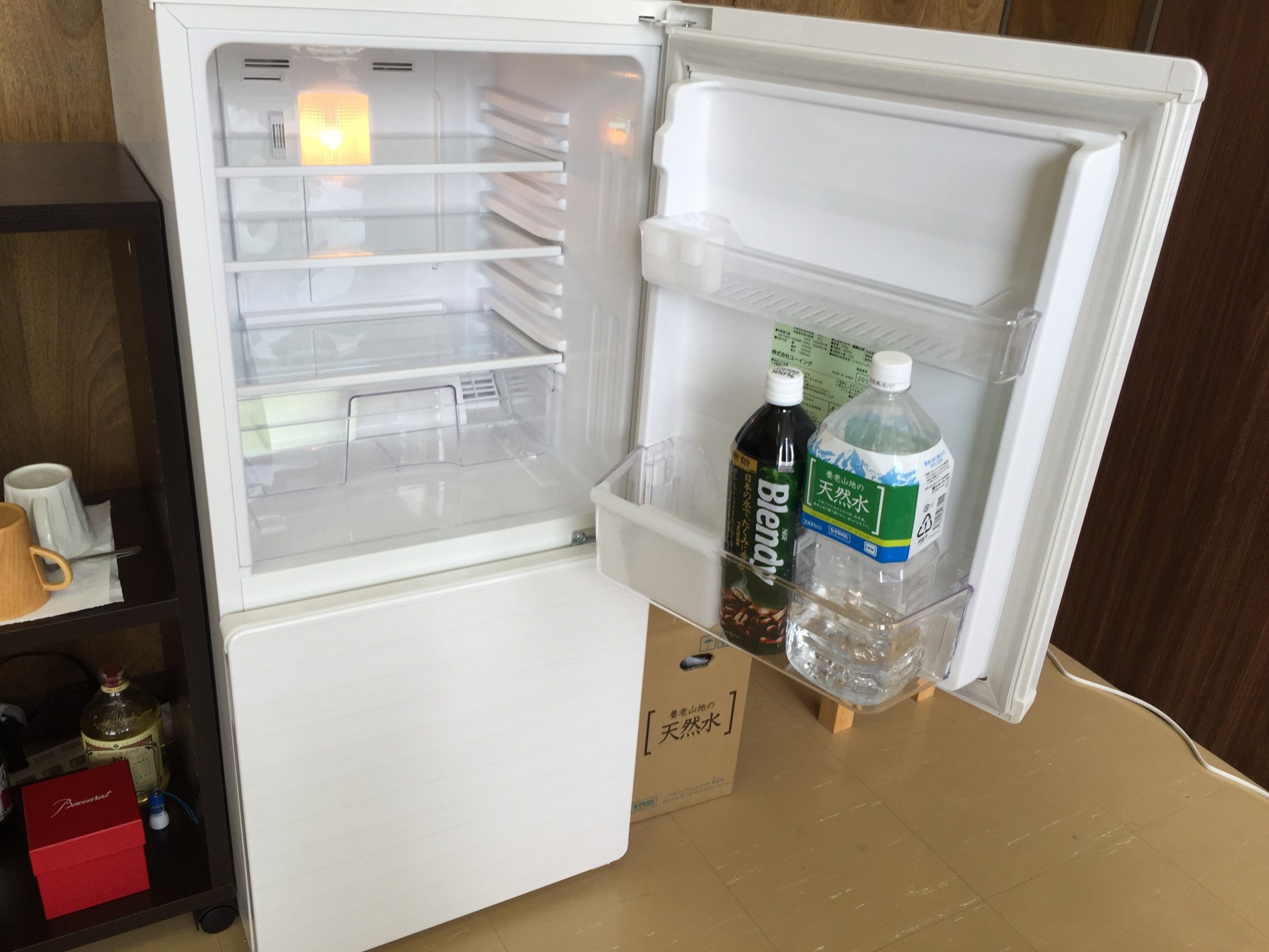 コスパ良し、デザイン良し、国産メーカーの冷蔵庫（ファン式）が事務所