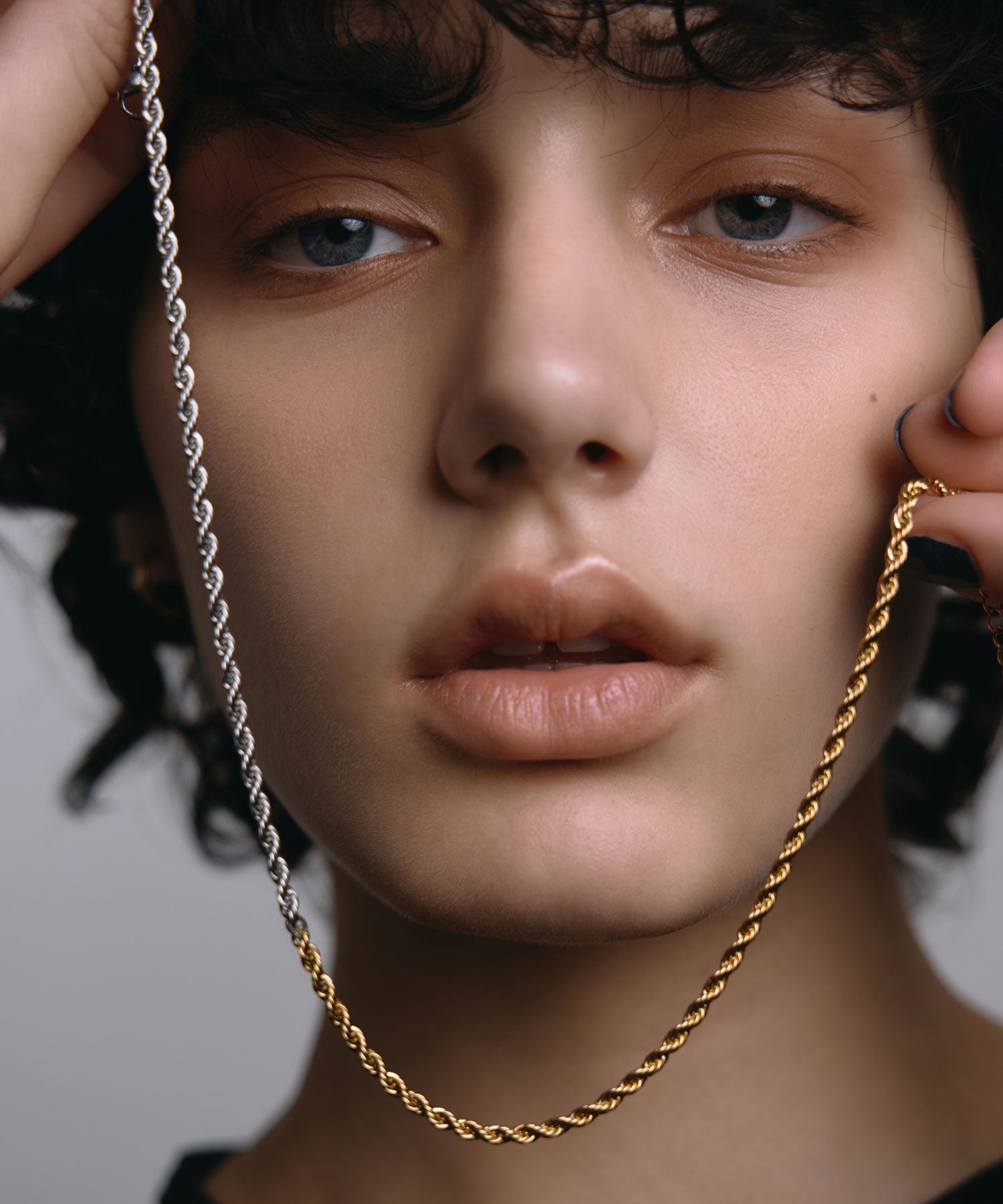 バイカラーブレイディドネックレス