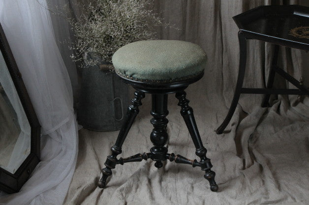 ナポレオントワ時代の存在感たっぷりなスツール フランスアンティーク