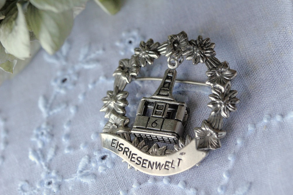 ゴンドラが揺れるシルバーブローチ（直径3.5cm） イギリス