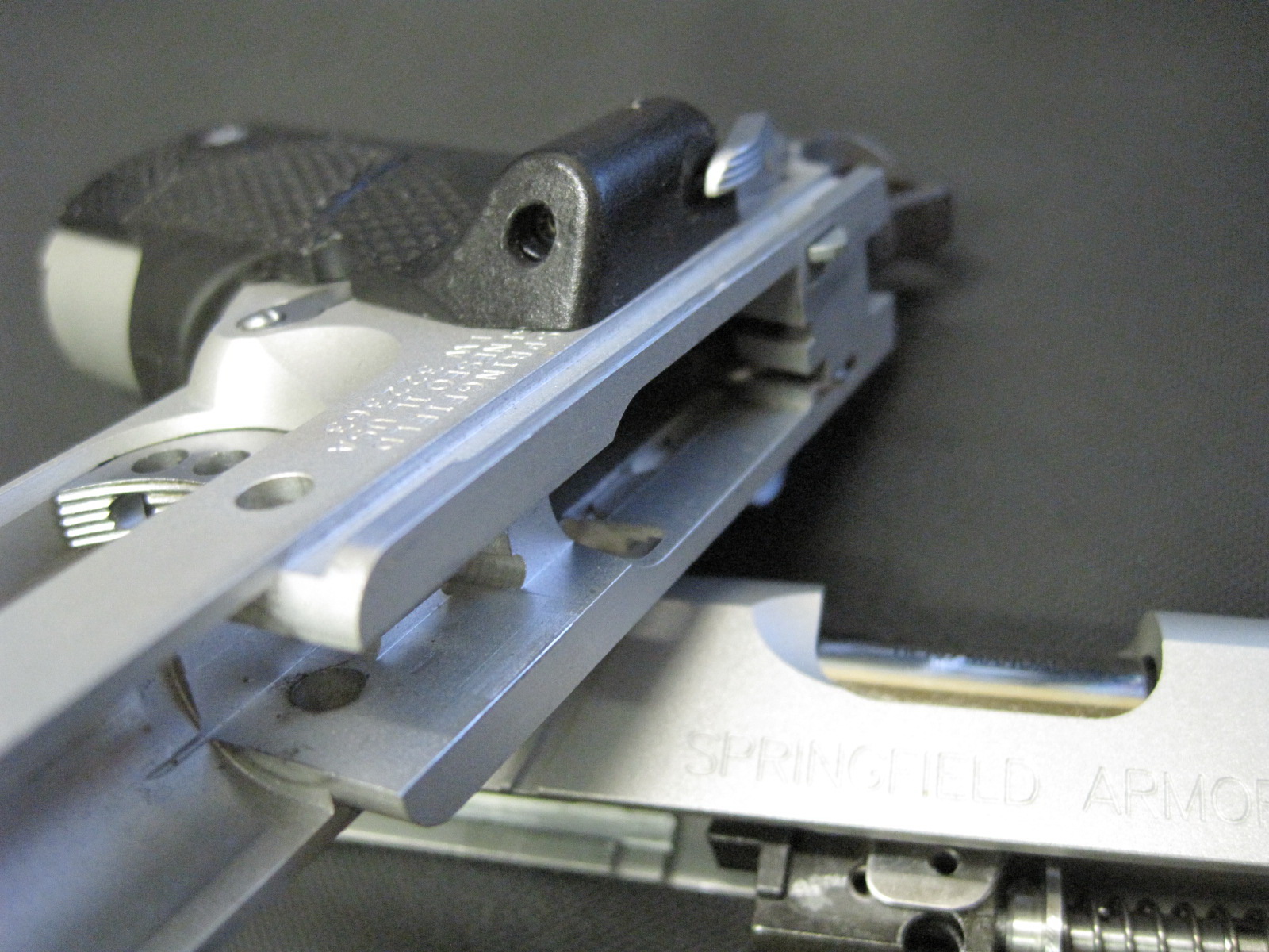 V10 Ultra Compact – Anvil WA 1911用 SFAタイプ グリップセフティ