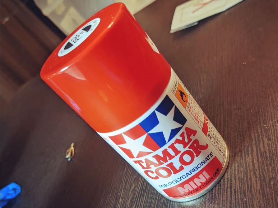 お手軽ルアー塗装用に、おすすめ頂いたタミヤのスプレー。割と目が