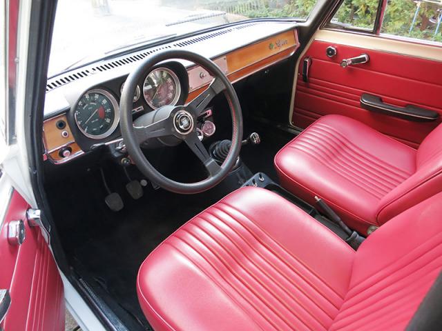 アルファロメオ ジュリアスーパー1.6 左H MT 【デルオート】