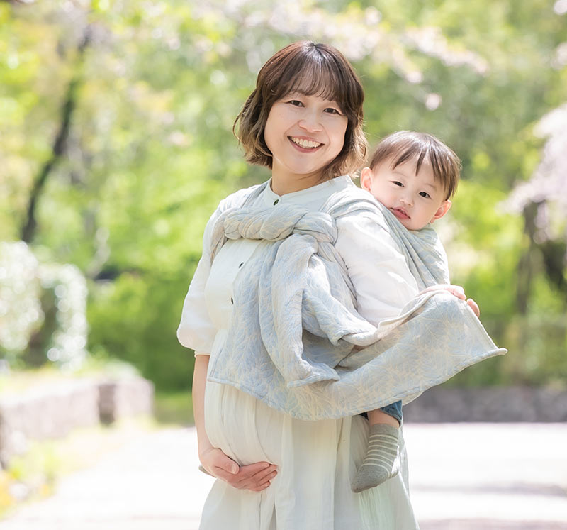 ネン素材のベビーラップ 通気性とサポート力抜群 夏も快適なトリアス