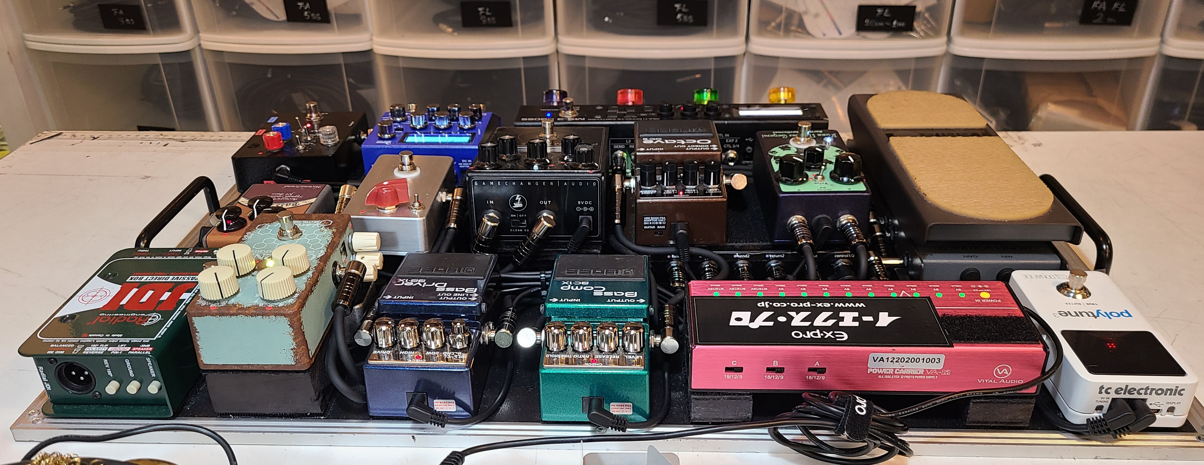 関谷友貴さん (TRI4TH / 黒船) のエフェクターボードが完成しました