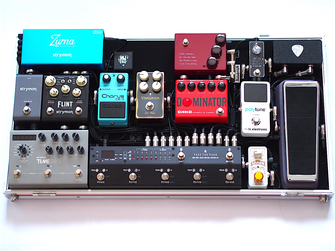 外のワウと中のチューナー | ギターのレシピ