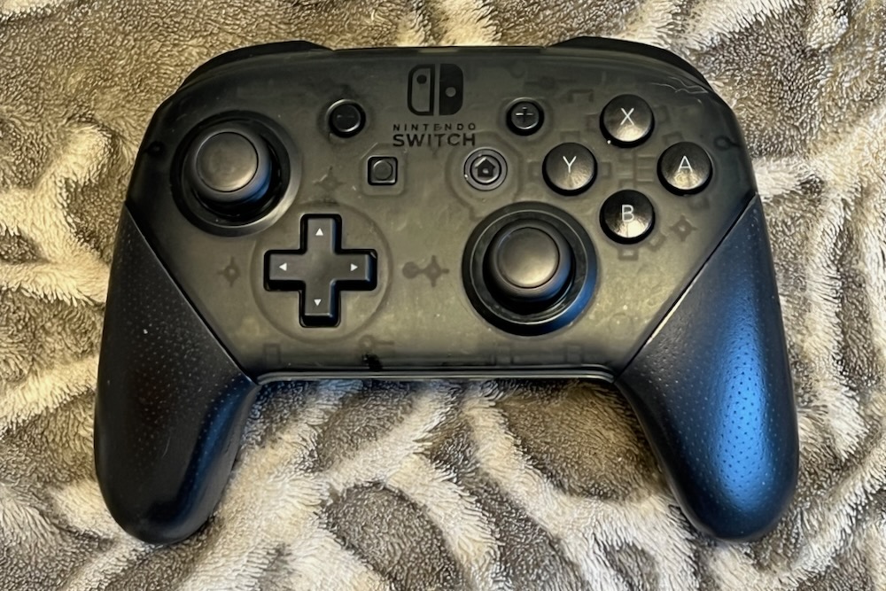 レビュー】Switch純正プロコンを解説｜使用感・ジョイコンとの比較も