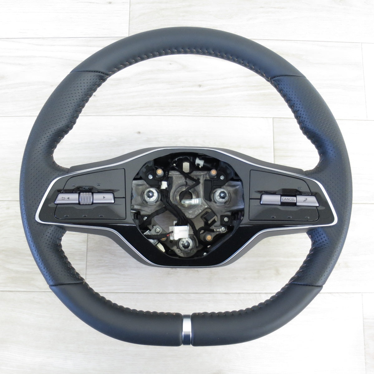 送料無料] キレイ◇日産 アリア 純正 レザー ステアリング ハンドル