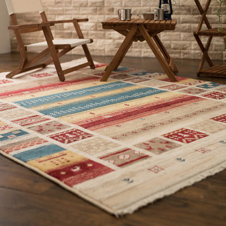 ウィルトン織りラグ RAKKAS ヴィフ トルコ製のエスニックデザインラグ