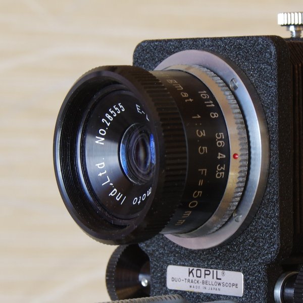 引伸ばしレンズ収蔵庫