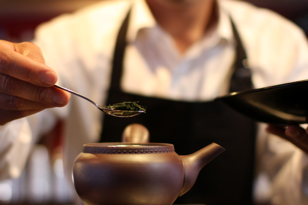 美味しいお茶の淹れ方-注ぎ分けの回数による違い – 岩本博義 公式サイト