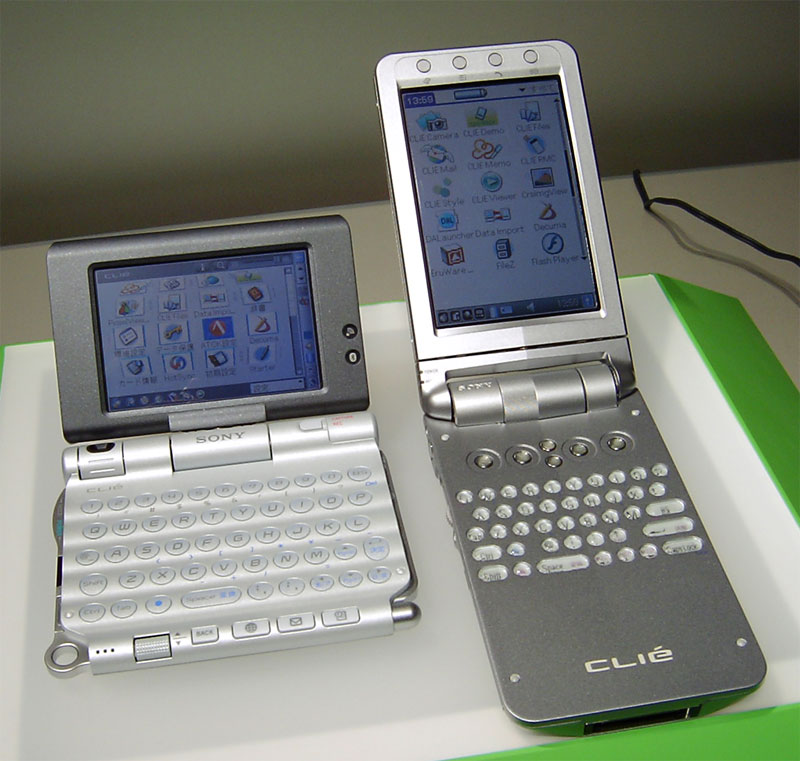 Mobile：写真で見る、クラムシェルCLIE「PEG-UX50」