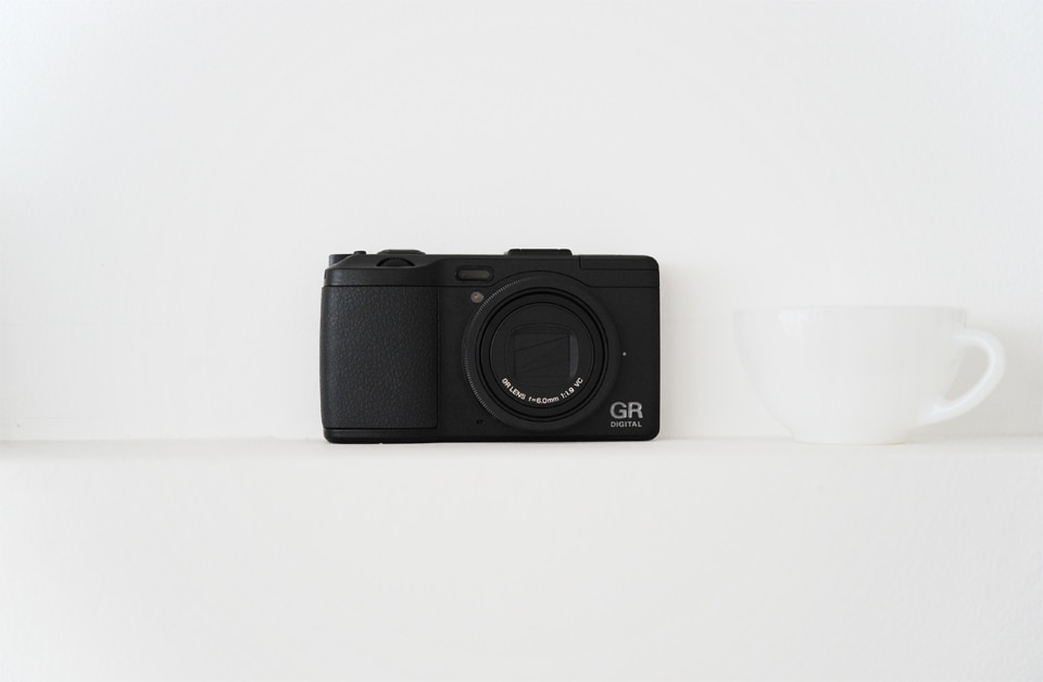 ヨドバシ.com | ヨドバシカメラの公式通販サイト | GR DIGITAL IV 外観