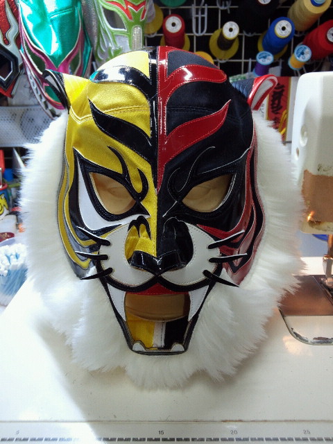 新日本プロレスリングより YN製【タイガーマスクW】ニューマスクの