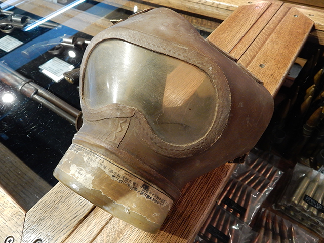 タイトロープ十七年式防空用防毒面 | Chicago Blog