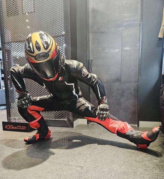 新作ツナギ登場！】アクリートスーツ入荷&スーパーテック R2再入荷の