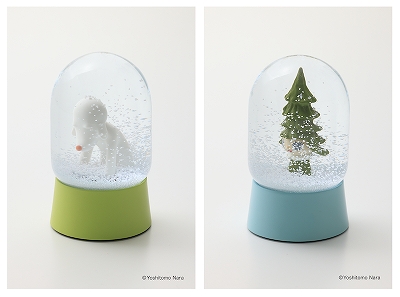 奈良美智「あおもり犬」と「Miss Forest／森の子」のスノードーム