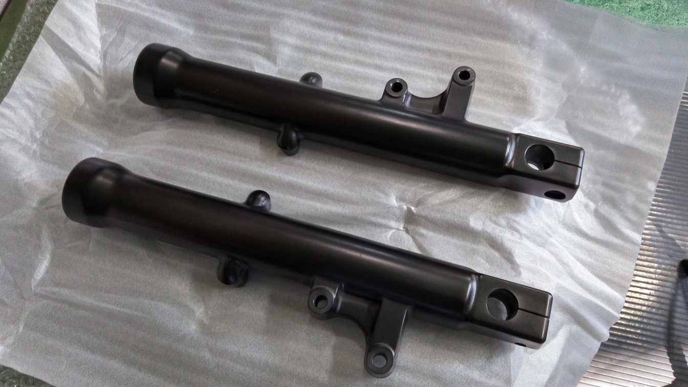 ゼファーχのフロントフォークをアップグレード | johnny's factory