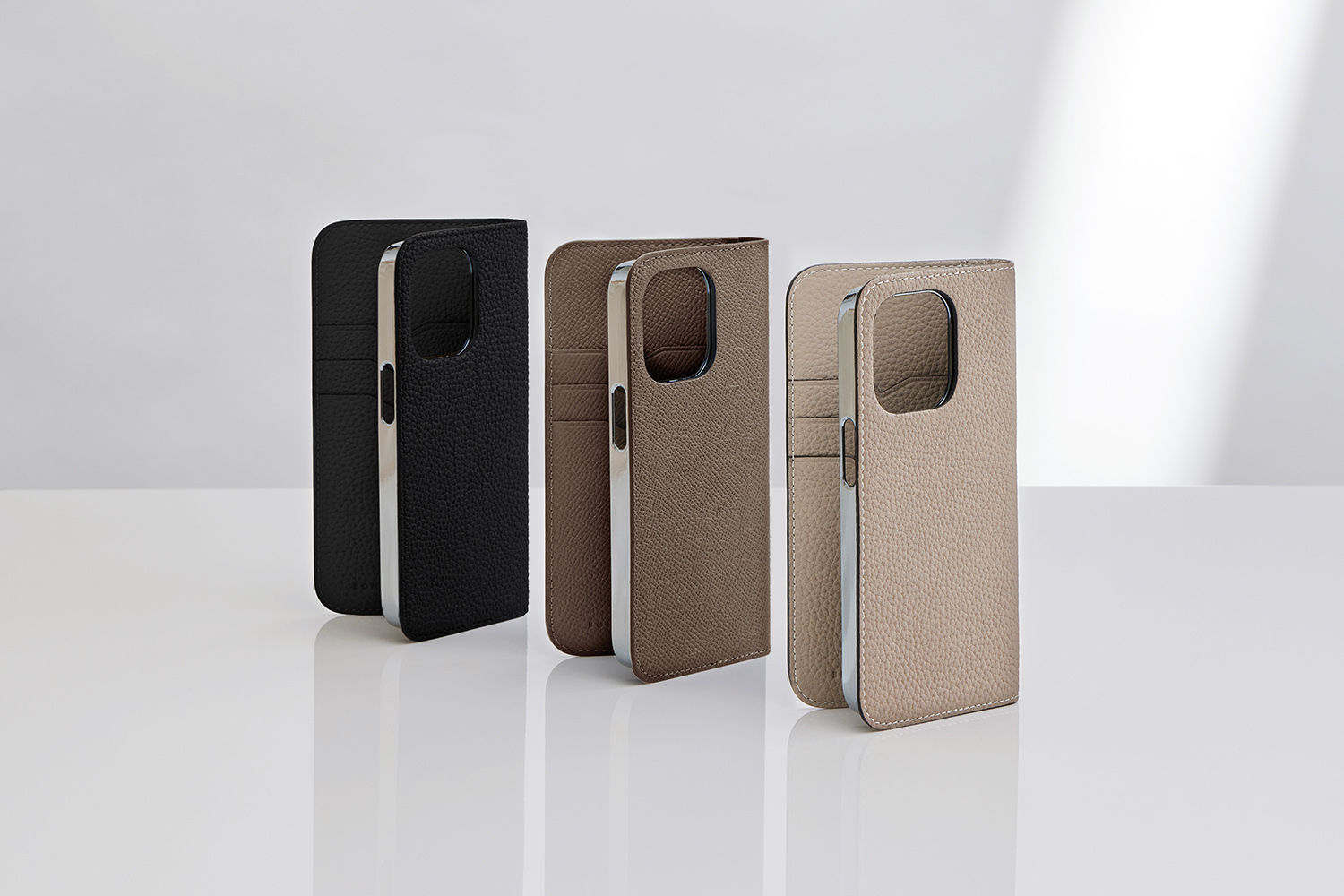 上質なレザーの手帳型 iPhone / スマホケース（ダイアリーケース