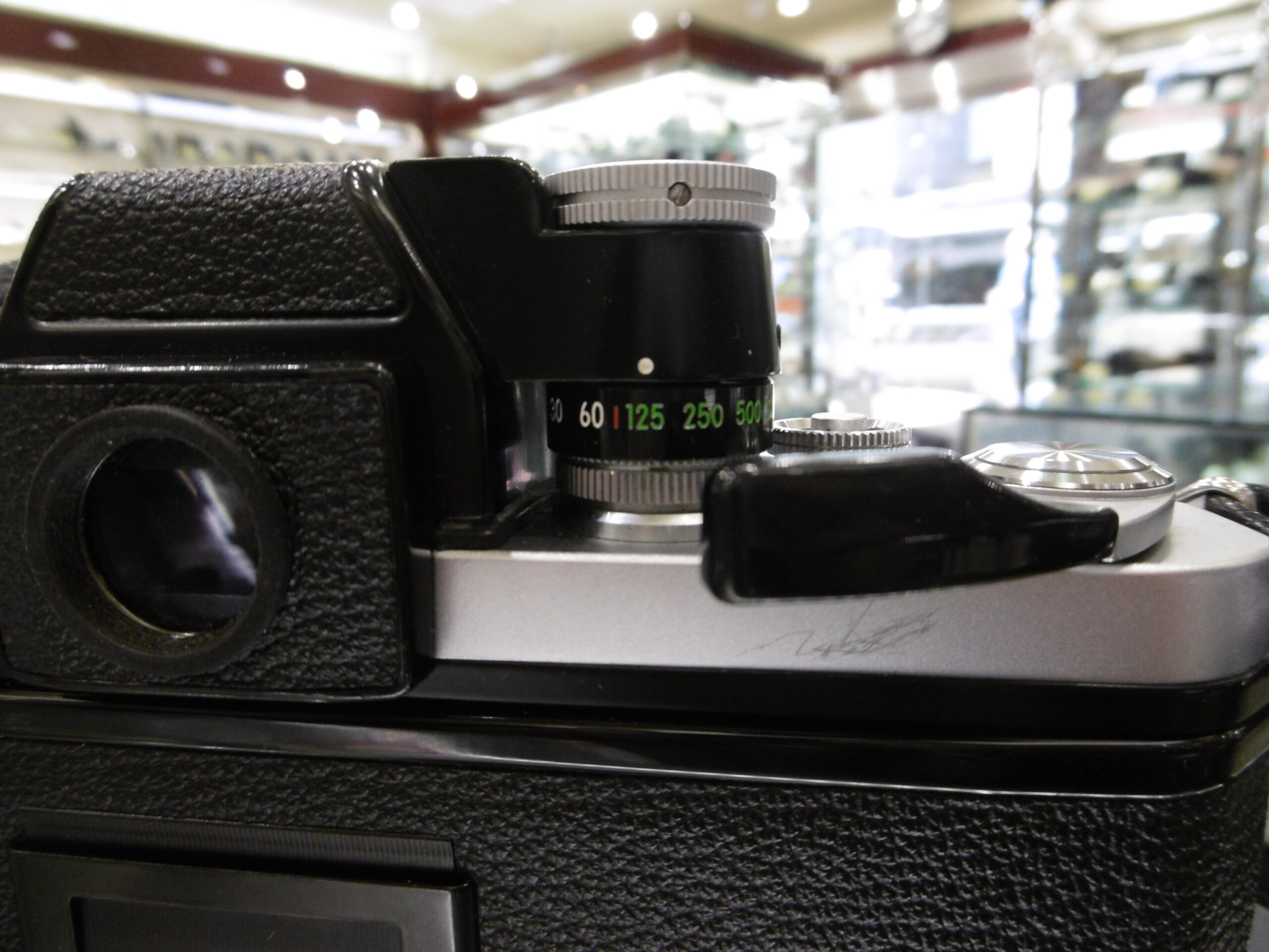 機械式一眼レフの完成形「ニコンF2」