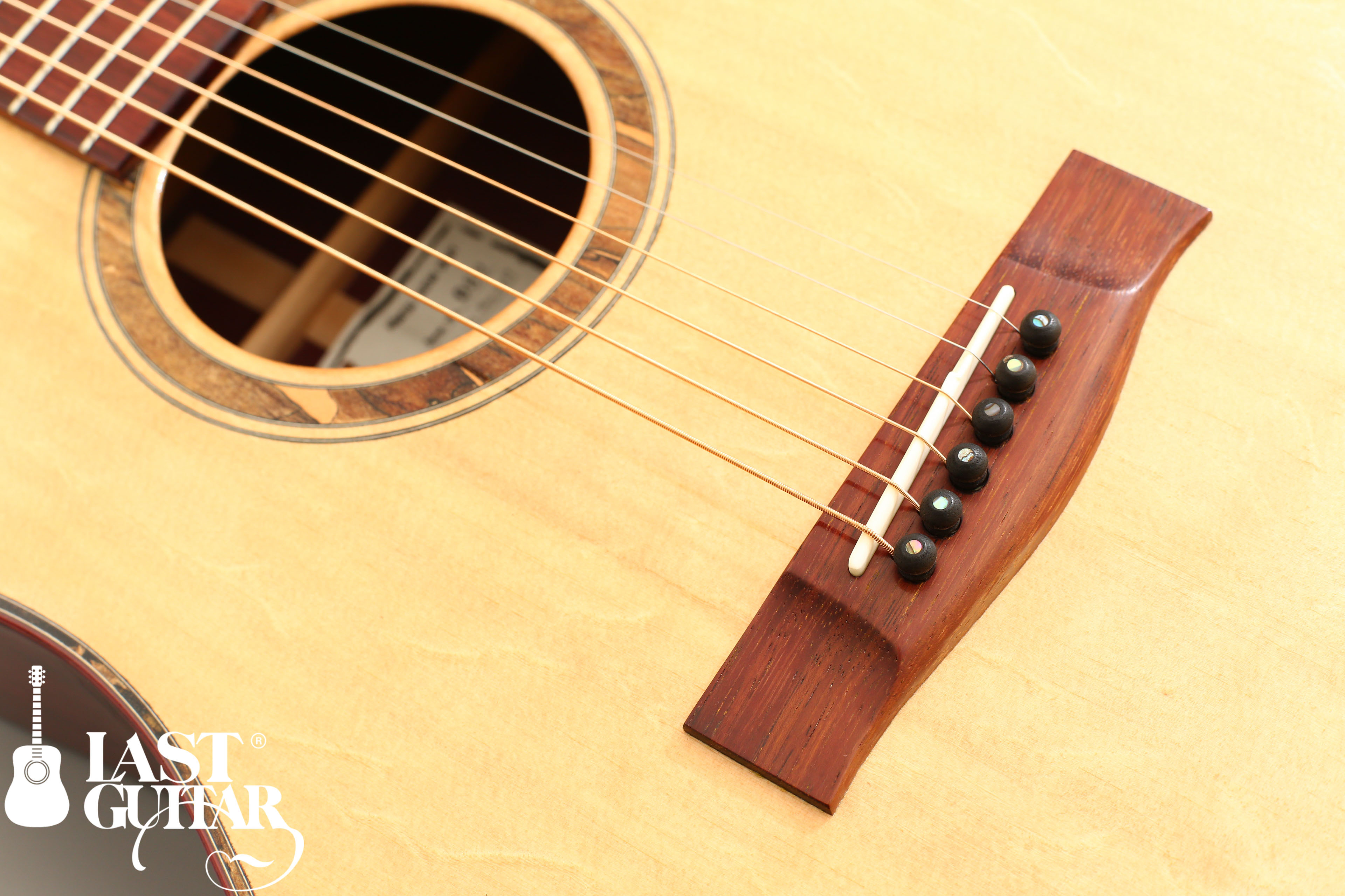 35年間自然乾燥させたハカランダを使用、ARIMITSU GUITAR CRAFT AMD