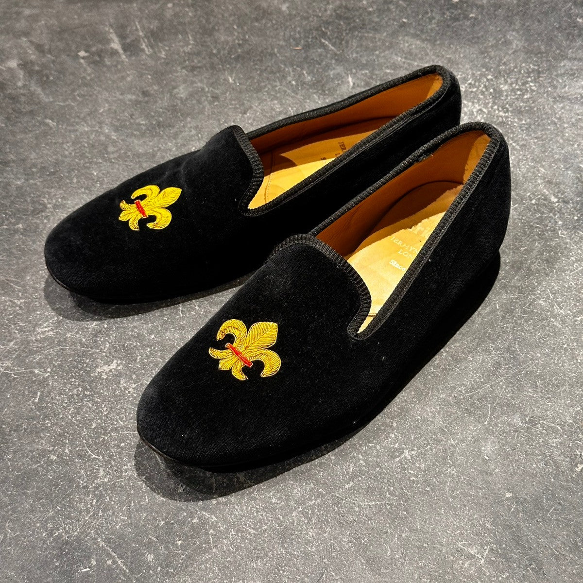 希少【Tricker's】トリッカーズ チャーチル スリッポン ベロア 刺繍