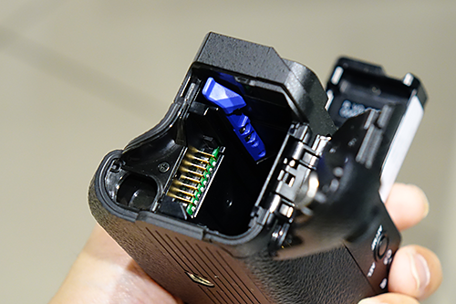 今回はかなり使える！「α7 II」専用 縦位置グリップ「VG-C2EM」 外観