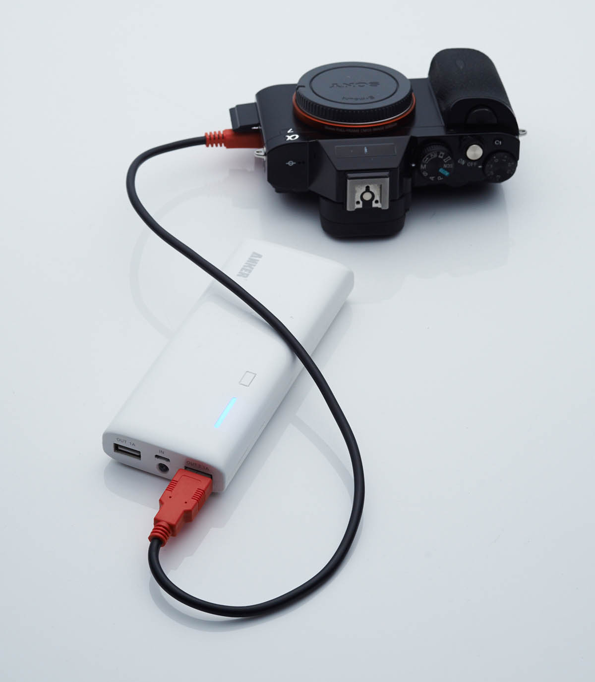 SONYα7などのUSB充電機器を急速充電するカギはケーブルだった！（弊社