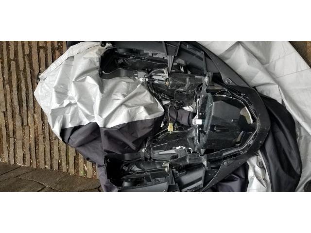 トリシティ155ルーフ付き車体 フロントライト交換（株式会社