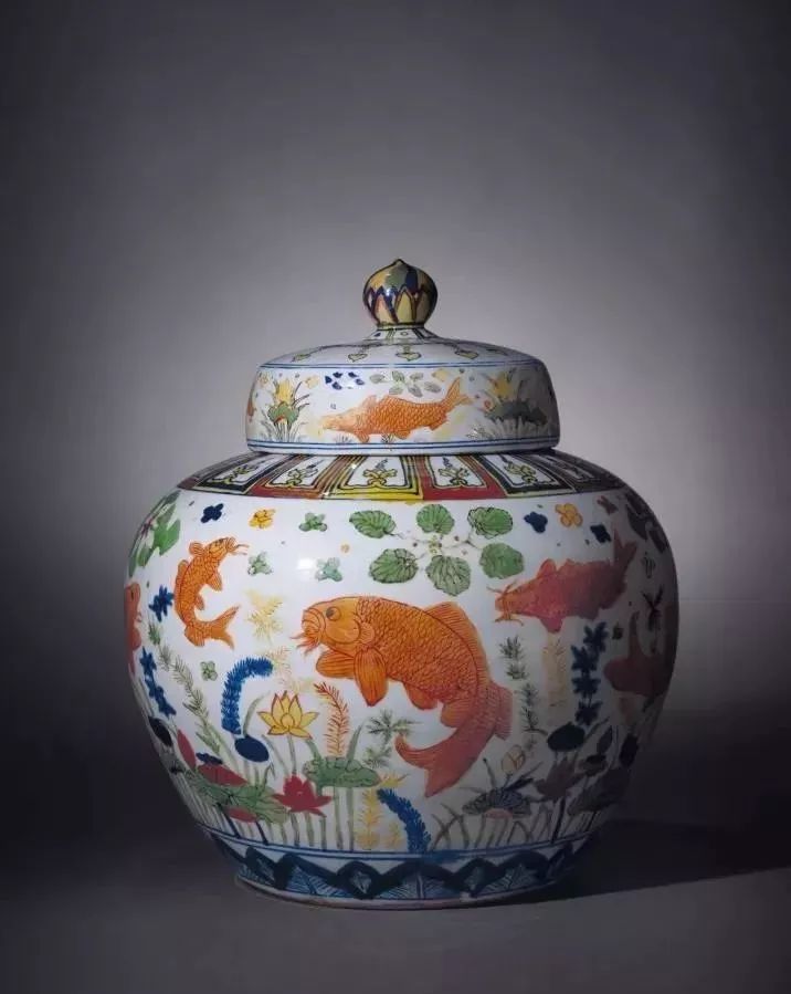 收藏黄云鹏皇窑高仿明嘉靖五彩鱼藻纹盖罐-清华雅集