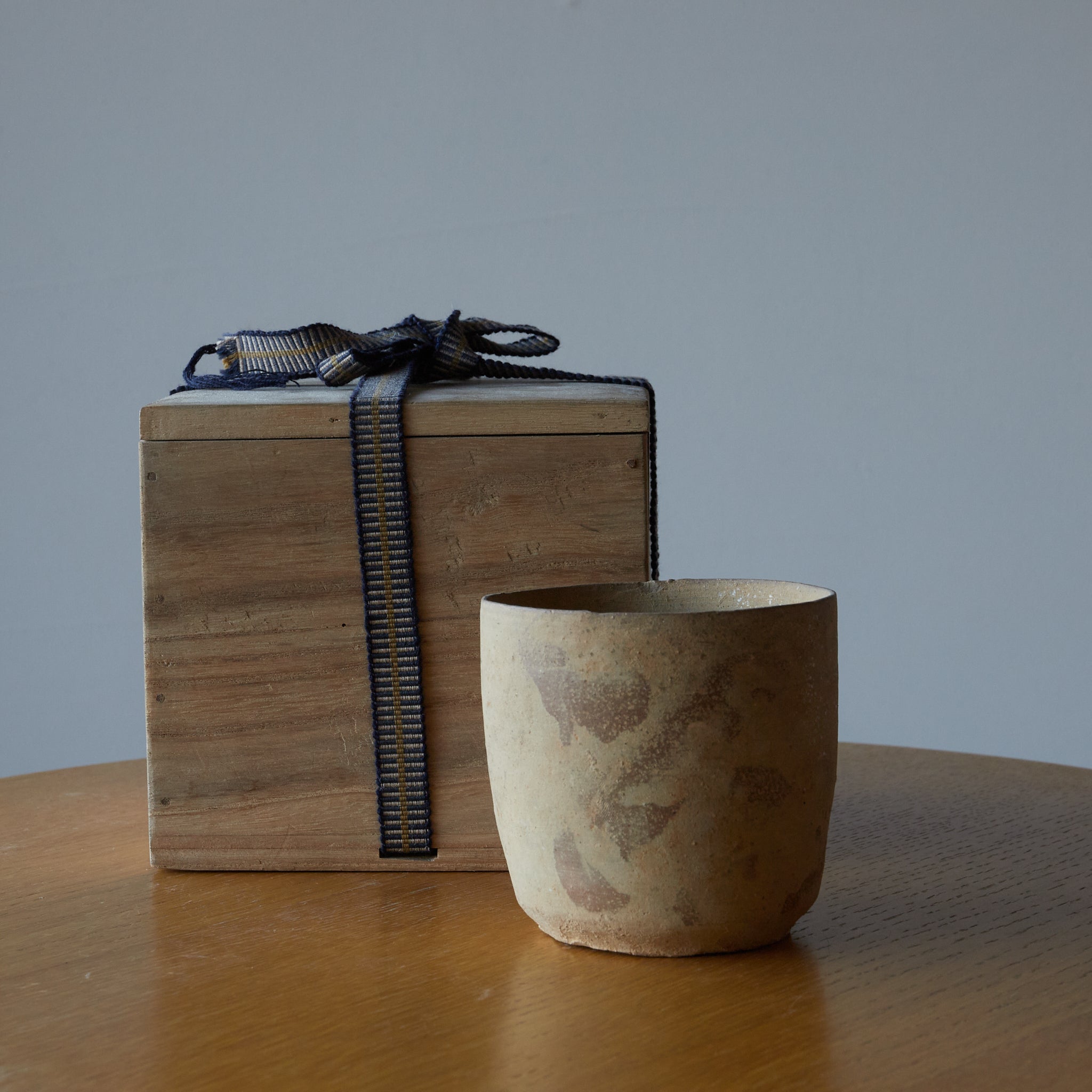 春秋戦国時代 原始青磁灰陶碗 筒茶碗 木箱付（770–221 BCE） | 入蘆花