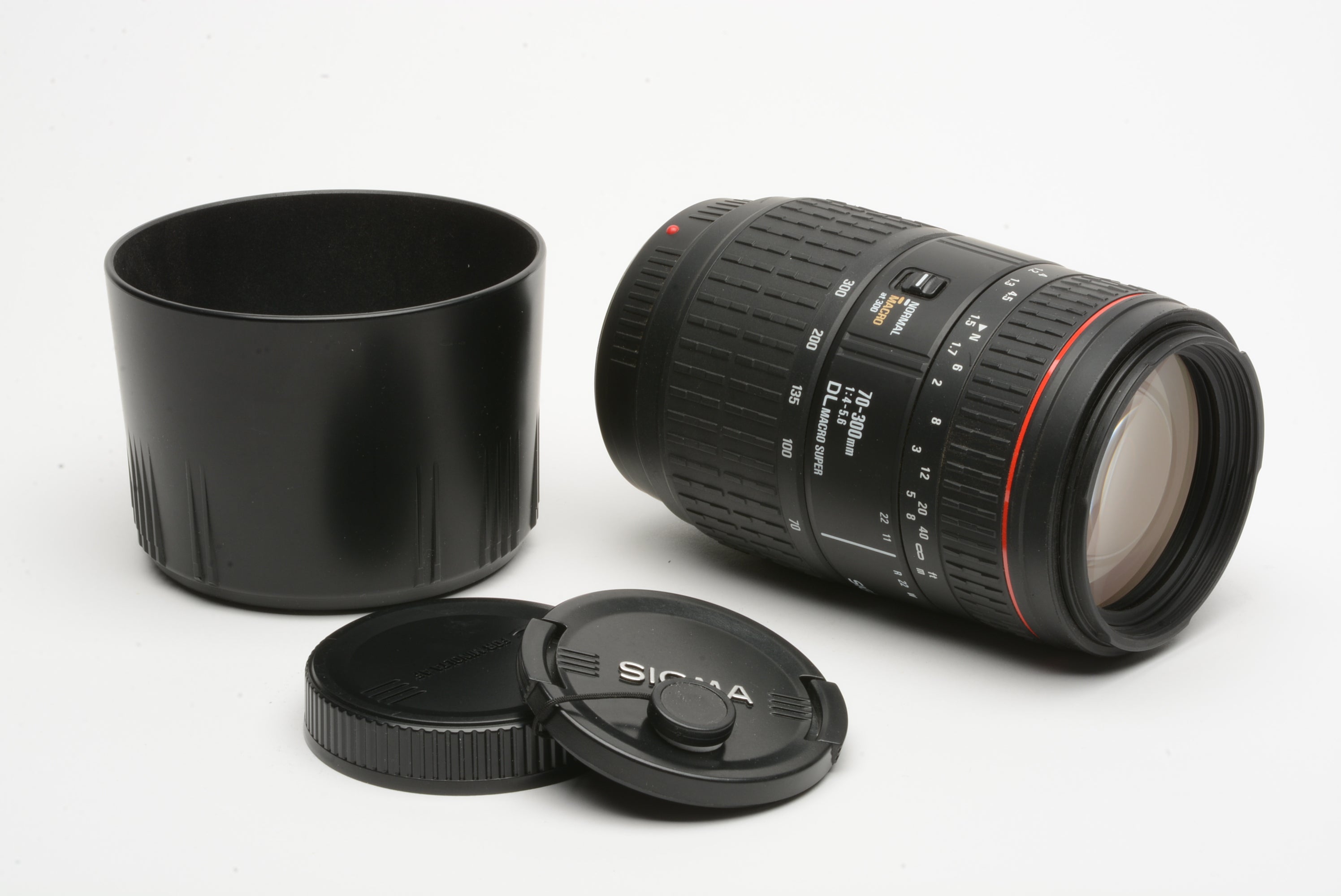 Sigma AF 70-300mm f4-5.6 DL Macro Super lens Maxxum or Sony Mount