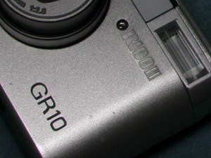 リコー GR10: 意してプラカメ拾う者なし