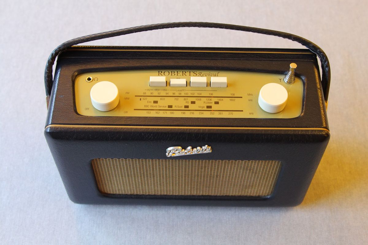ROBERTS R250 BLUE BLACK REVIVAL RADIO - Radio Retro