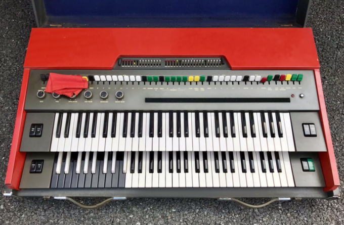 コンボオルガン「YAMAHA YC-45D」をご寄贈いただきました。