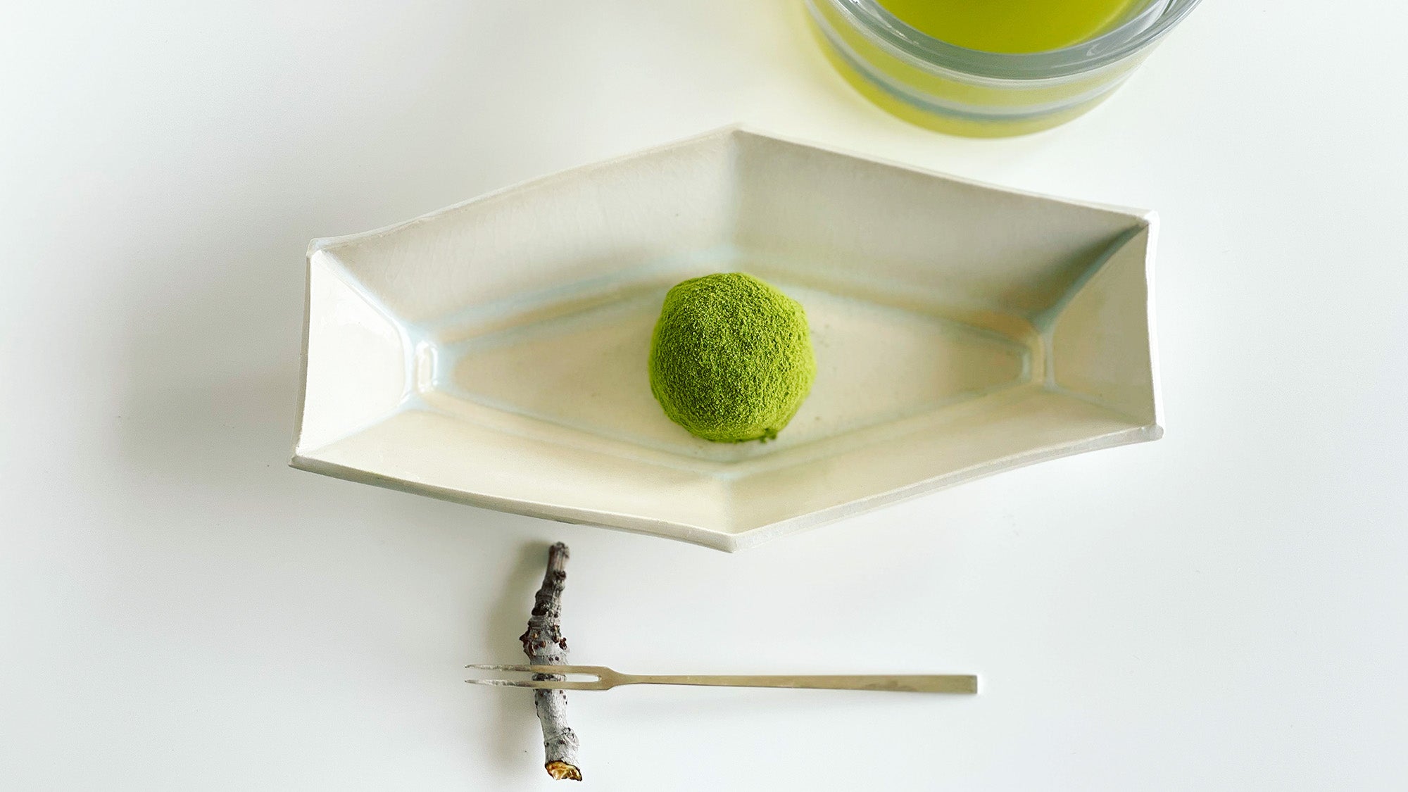 福田里香「初夏、煎茶に抹茶のおやつを添えて。」− 私が器を使うなら