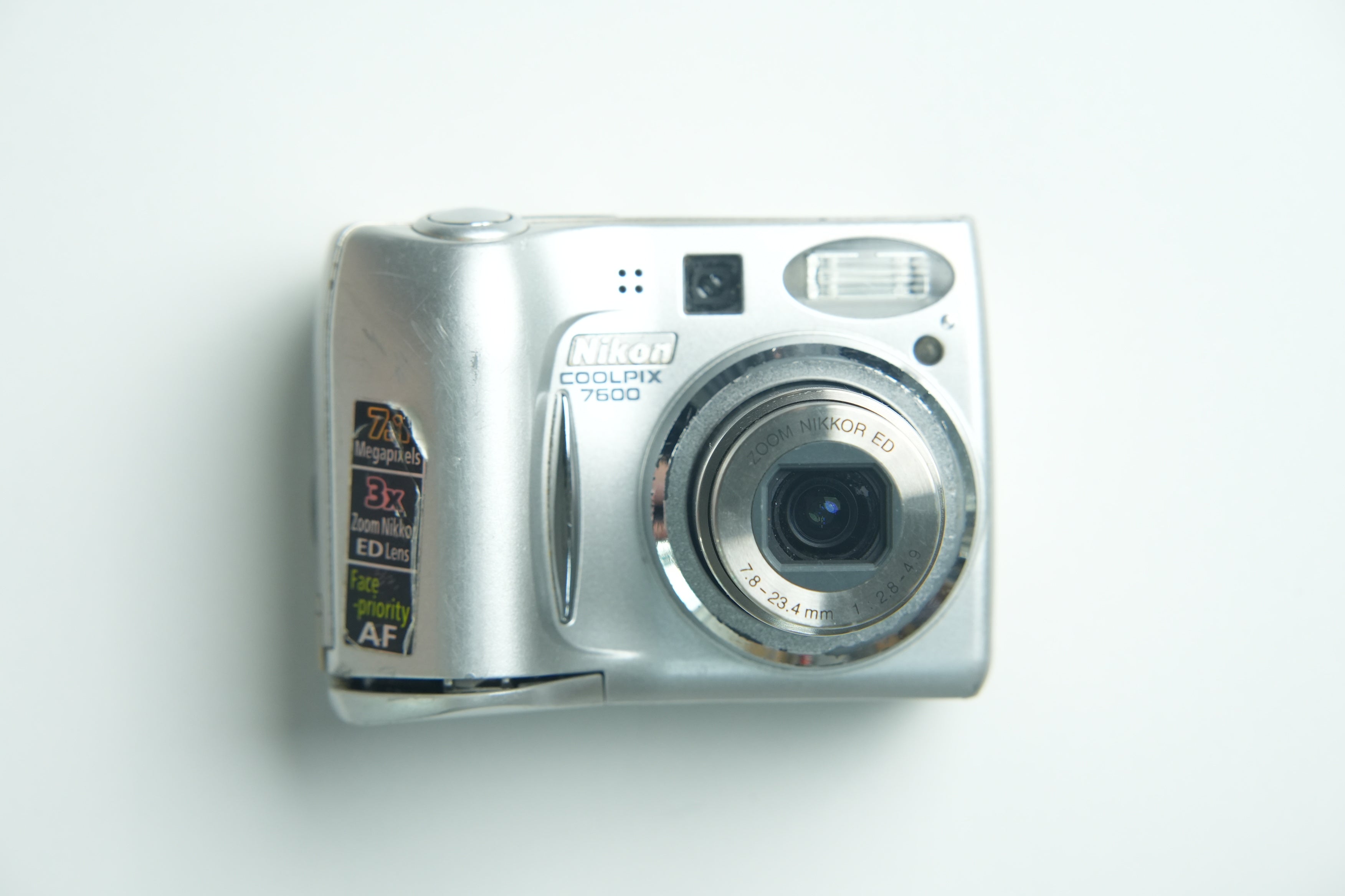 Nikon Coolpix 7600 Digital Camera - Metallic Silver – ShutterHouse
