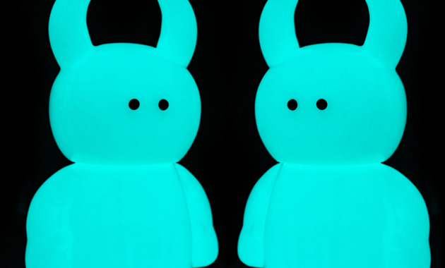 全高約30㎝のビッグなウアモウのソフビでブルーに輝く蓄光版が新登場