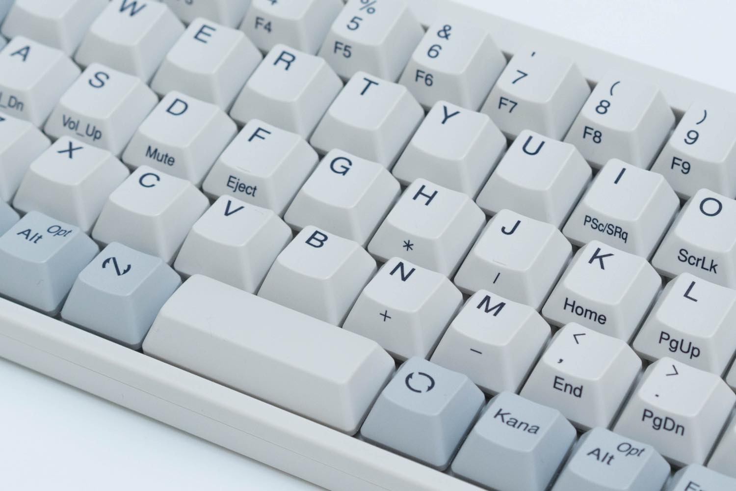 HHKB Professional BT の白モデルレビュー。墨モデルとの比較や購入の