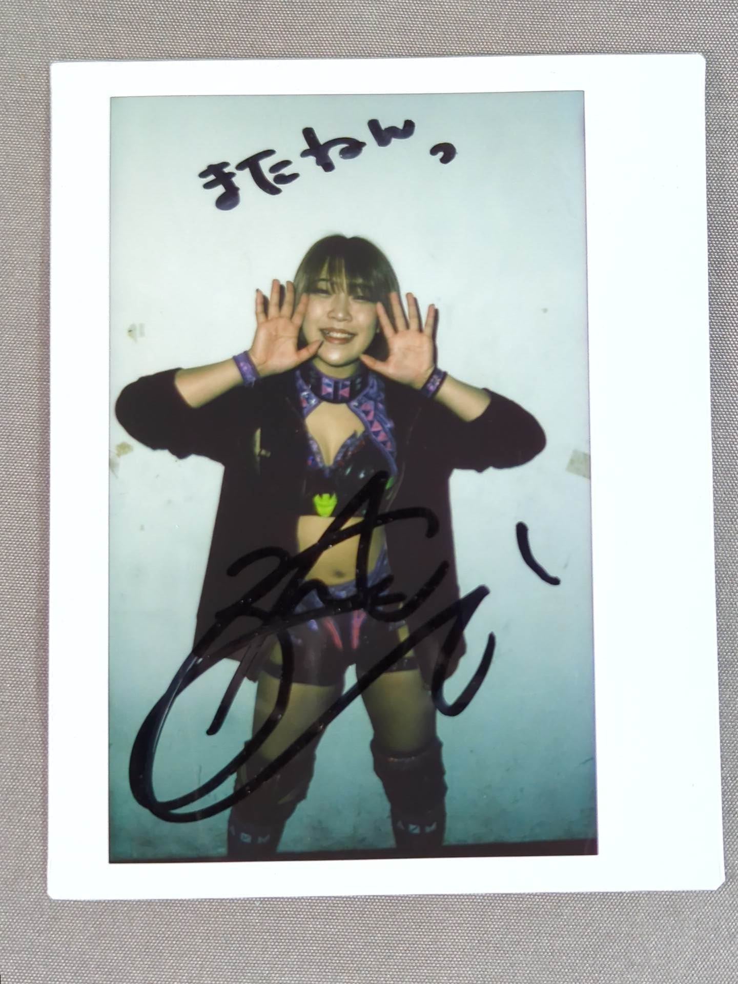 AZM 直筆サイン入り チェキ(F-6) – 闘道館