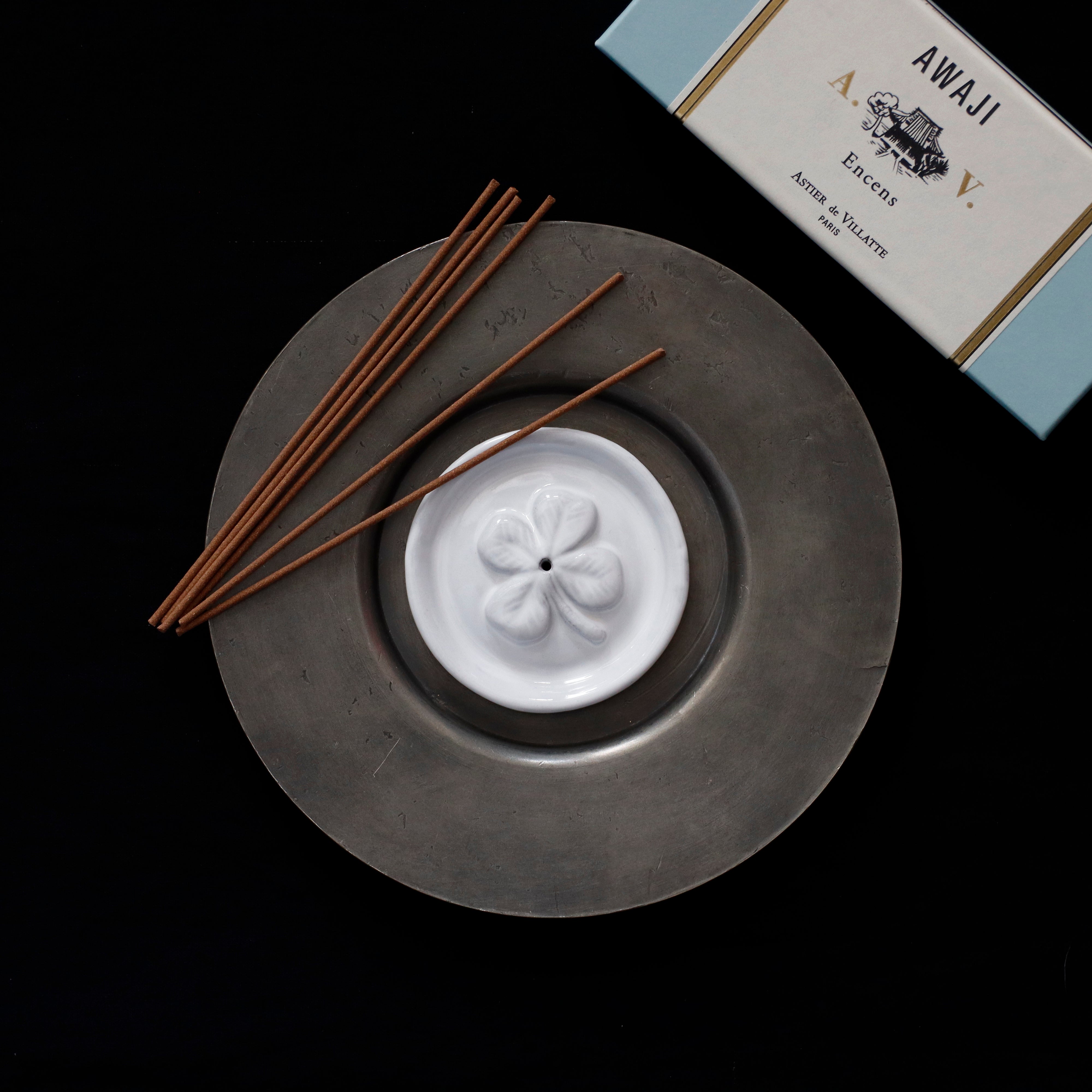 Chance Incense Holder on Saucer Four-Leaf Clover – VISIONS