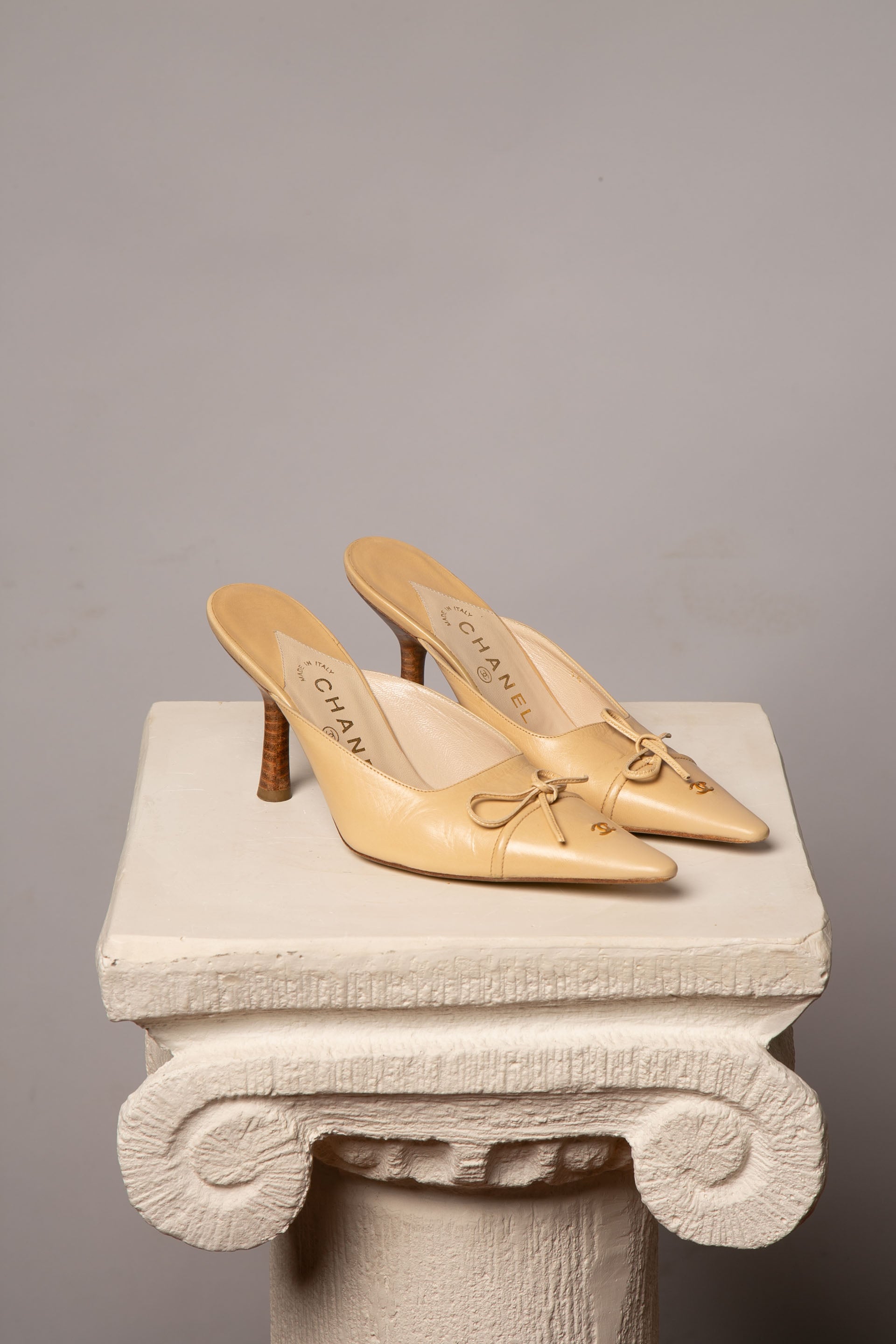 Extremely Rare CHANEL Mules – Vintylux